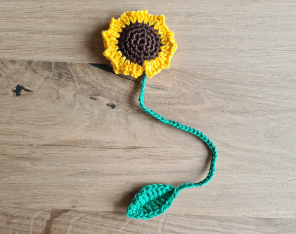 Crochet Bookmark Sunflower - Image 4
